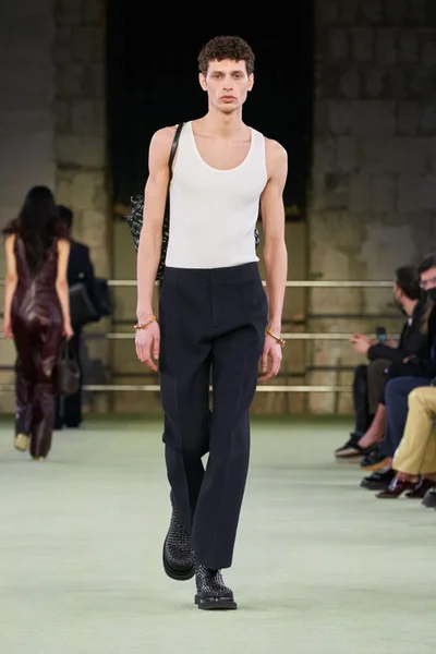 Look 15